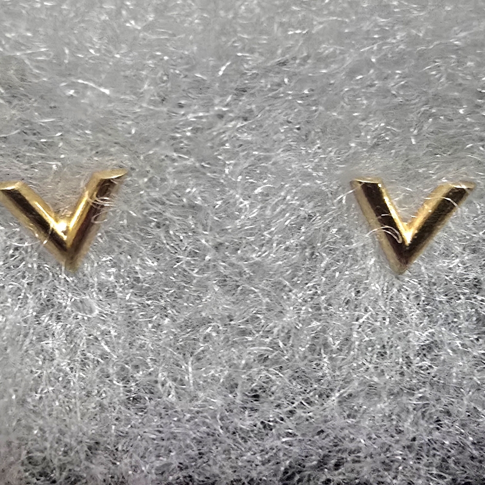 Elegant Gold Chevron Stud Earrings - Picture 5 of 8